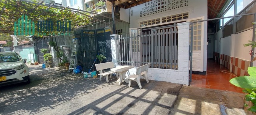 Bán nhà kề cổng chào bình dương, nhà mặt sông thoáng mát