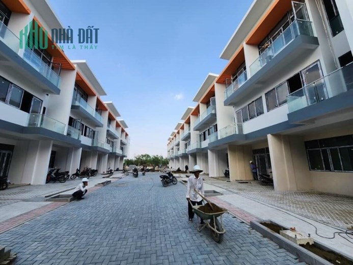 Chính chủ bán căn nhà phố 1 trệt 2 lầu trong dự án Elite Life, cạnh khu công nghiệp Long Hậu