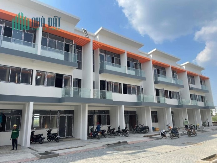 Chính chủ bán căn nhà phố 1 trệt 2 lầu trong dự án Elite Life, cạnh khu công nghiệp Long Hậu