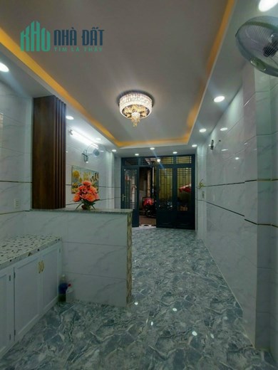 bán nhà 2 lầu đầy đủ nội thất 3pn đường lạc long quân p3Q11 gia 3,7ty tl