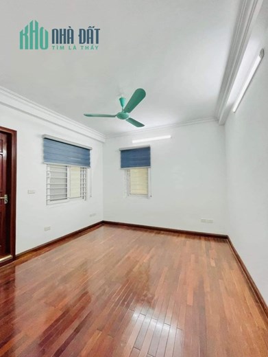 Nhà Ngọc Lâm phân lô- 45m nhỉnh 3 tỷ- Cực kỳ hiếm! Đường trước nhà rộng như sân Cầu Lông. Chủ rất