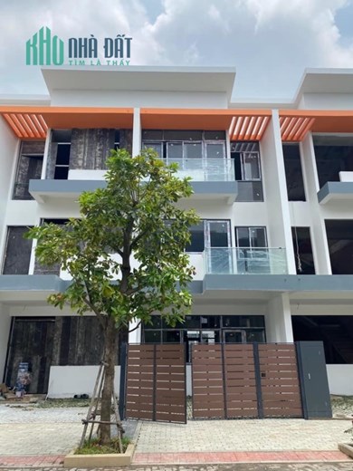 Chính chủ bán căn nhà phố 1 trệt 2 lầu trong dự án Elite Life, cạnh khu công nghiệp Long Hậu