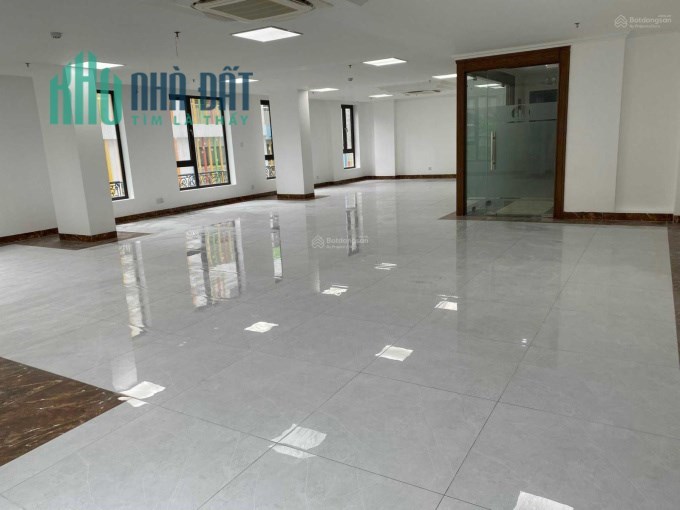Cho thuê nhà làm vp spa ở Nguyễn Trọng Tuyển 8x18m, 20tr