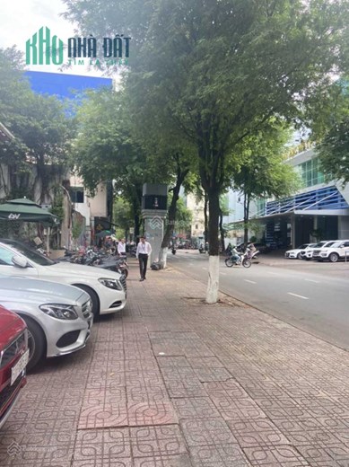 Cho thuê tầng trệt tòa nhà 82 Võ Văn Tần, Q3, DT 210m2, văn phòng mới đẹp, có chỗ đậu xe