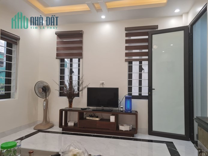 BÁN NHÀ PHÙNG CHÍ KIÊN, PHÂN LÔ ĐẲNG CẤP, Ô TÔ ĐỖ CỬA, GẦN PHỐ, CHỈ NHỈNH 7TỶ