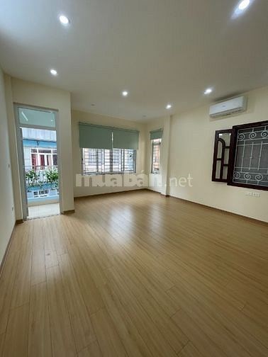 Cho thuê nhà số 6 ngõ 379 phố Đội Cấn- phường Liễu Giai- Ba Đình- Hà Nội.