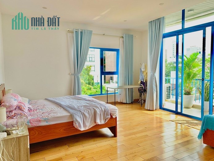 Cần bán Biệt Thự Sân Vườn 220M2 3 Tầng gần biển Quận Ngũ Hành Sơn Đà Nẵng