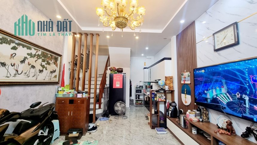Bán Gấp Nhà Riêng Ngõ 109 Nguyễn Sơn - Long Biên  Ô tô đỗ Cổng