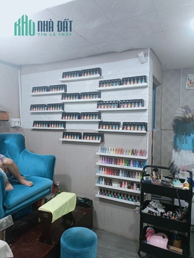 SANG NHƯỢNG TIỆM NAIL MI, GỘI ĐẦU