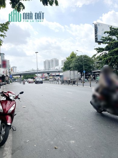 Nhà 4 tầng nở hậu đối diện BV Nhi Đồng đường Lý Thái Tổ P9Q10