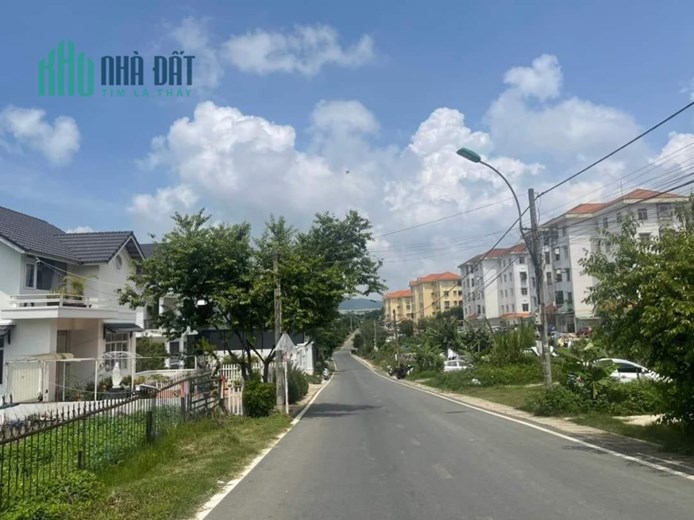 ( Gấp quá rồi ) Bán gấp Biệt Thự đẹp mặt tiền đường Tô Vĩnh Diện, Đà Lạt 727m2 giá 42 tỷ -> 30 tỷ