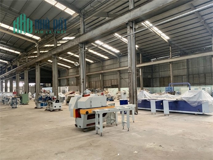 Bán hoặc cho thuê nhà xưởng và khối VP,  MT quốc lộ, có sẵn 4 cẩu trục lớn. trạm điện.