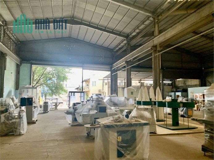 Bán hoặc cho thuê nhà xưởng và khối VP,  MT quốc lộ, có sẵn 4 cẩu trục lớn. trạm điện.