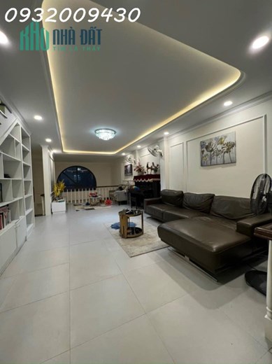 Giảm mạnh !! nhà 4 tầng có gara oto , khu dân trí cao sát Phú Mỹ Hưng - Quận 7. giá 8,7 tỷ
