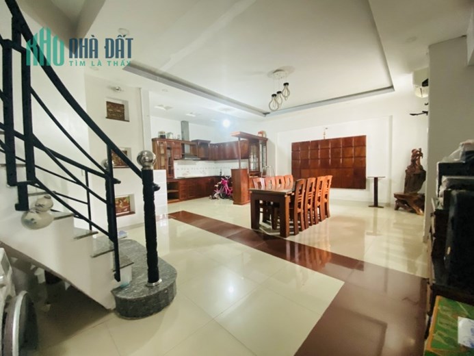 BÁN NHÀ TÂN PHÚ GẦN ĐẦM SEN 100M2 3TẦNG