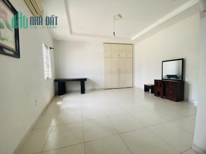 BÁN NHÀ TÂN PHÚ GẦN ĐẦM SEN 100M2 3TẦNG