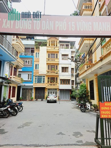bán nhà Nguyễn Hoàng Tôn 86m x 4 tầng, mt: 5.5m ngay đầu 2 con rồng