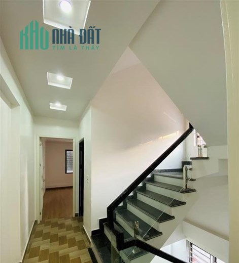 Bán nhà phố Miếu Hai Xã, diện tích 50m 4 tầng mới tinh GIÁ 3.25 tỉ gần mặt đường
