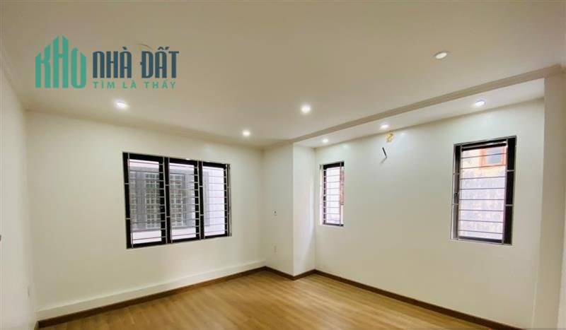 Bán nhà phố Miếu Hai Xã, diện tích 50m 4 tầng mới tinh GIÁ 3.25 tỉ gần mặt đường