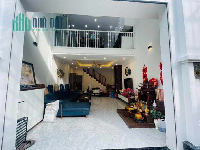 SANG TÊN GẤP, bán nhà Lĩnh Nam , QUÁ RỘNG RÃI, gần ô tô, 40m2 x 5T giá 3.3 tỷ