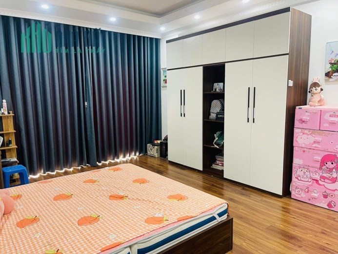 SANG TÊN GẤP, bán nhà Lĩnh Nam , QUÁ RỘNG RÃI, gần ô tô, 40m2 x 5T giá 3.3 tỷ