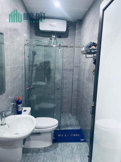SANG TÊN GẤP, bán nhà Lĩnh Nam , QUÁ RỘNG RÃI, gần ô tô, 40m2 x 5T giá 3.3 tỷ