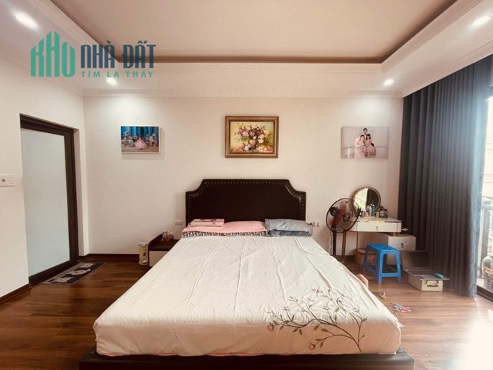 SANG TÊN GẤP, bán nhà Lĩnh Nam , QUÁ RỘNG RÃI, gần ô tô, 40m2 x 5T giá 3.3 tỷ