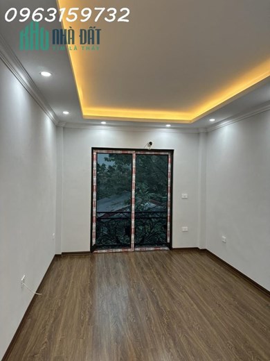 KHƯƠNG TRUNG THANH XUÂN NGÃ TƯ SỞ NHÀ ĐẸP Ở NGAY 40M2 5 TẦNG NHỈNH 4 TỶ