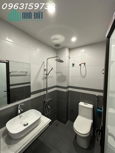 KHƯƠNG TRUNG THANH XUÂN NGÃ TƯ SỞ NHÀ ĐẸP Ở NGAY 40M2 5 TẦNG NHỈNH 4 TỶ