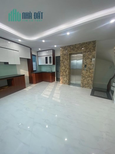Bán ngôi nhà 45m2 phố Nguyễn Sơn, Long Biên Gara 2 Ô tô Thang máy XỊN Kinh doanh Sầm uất 8.3 Tỷ
