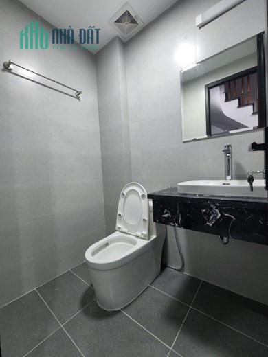 Bán căn nhà 48m2 phố Nguyễn Sơn, Long Biên Gara Ô tô phi Thang máy Kinh doanh đa dạng 8.5 Tỷ