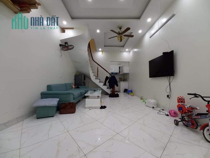Bán nhà Yên Xá- Tân Triều 30mx 3 tầng, ngõ 3 gác, oto cách 50m, giá chỉ 2.45 tỷ