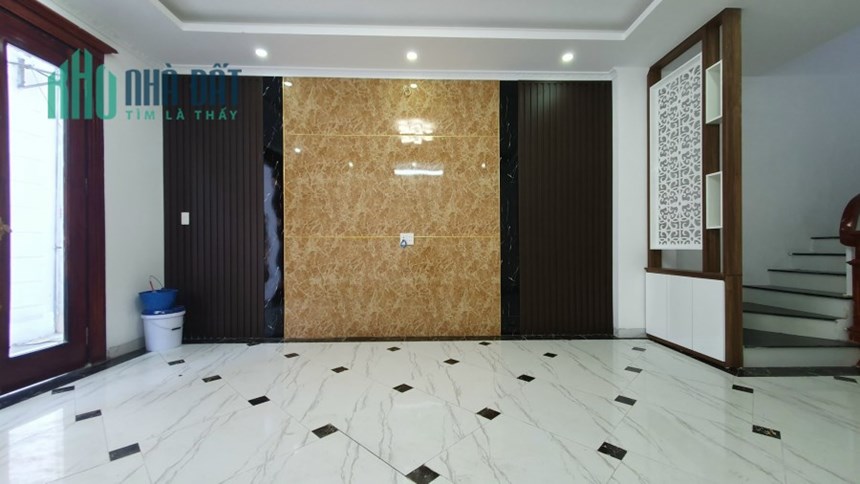 BÁN NHÀ  THẠCH BÀN  42M 6 TẦNG 5 TỶ, NHÀ ĐẸP LÔ GÓC, GARA Ô TÔ THANG MÁY.
