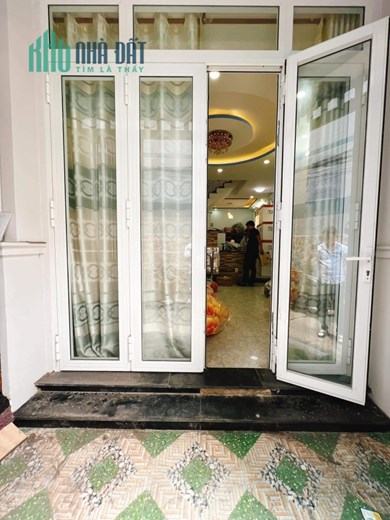 Bán NHÀ RẺ Đẹp Q4 Ngang  Nở 4 x10.5 m- 3 tấm có 4 tỷ
