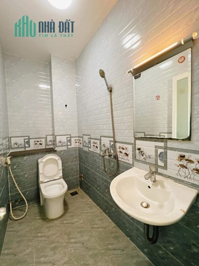 Bán NHÀ RẺ Đẹp Q4 Ngang  Nở 4 x10.5 m- 3 tấm có 4 tỷ