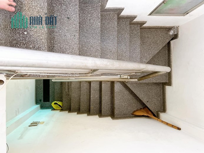 Bán NHÀ RẺ P.13 Q4 cách mặt tiền 15m đúc 5 tấm hơn 2 tỷ - 3 phòng ngũ 4 wc