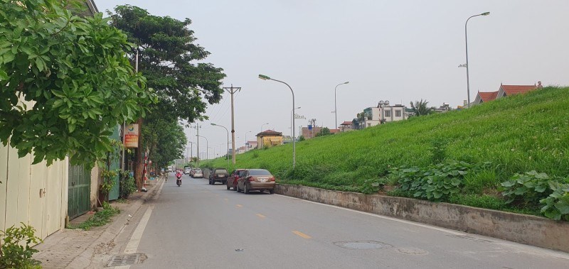 ĐẤT NGỌC THỤY - PHÂN LÔ QUÂN ĐỘI - GẦN PHỐ - Ô TÔ ĐỖ CỬA - 2 MẶT NGÕ TRƯỚC SAU THOÁNG