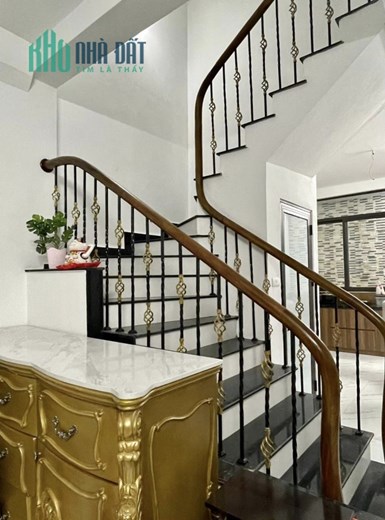 Bán nhà 5 tầng Tặng Nội Thất , Ngõ Nông Gần Phố, Ô Tô Lùi Cửa Quận Bắc Từ Liêm