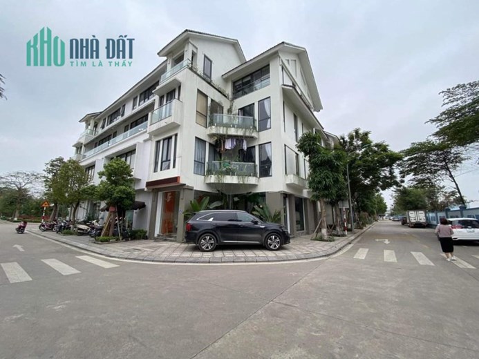 Bán gấp Tòa Biệt Thự Lê Trọng Tấn  Lô góc 120 m2 5 Tầng 13,5 Tỷ. Đường Vỉa hè ô tô tải.