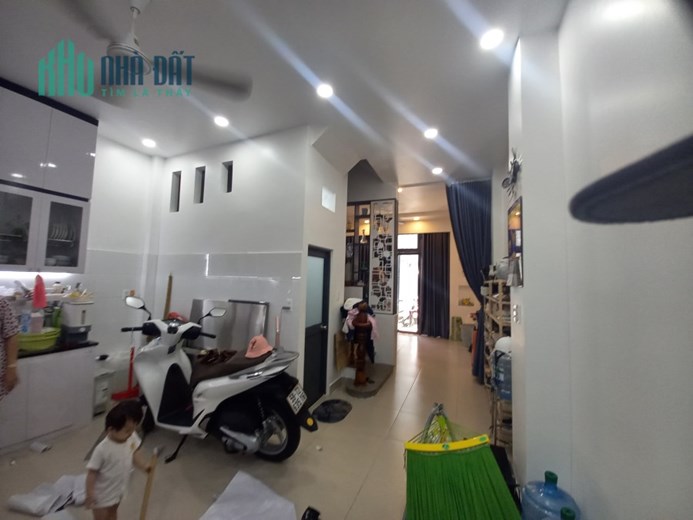 Bán gấp nhà 2 tầng mới cứng-55m2-Rộng 5m-Hẻm ô tô-Đường Đỗ Xuân Hợp.