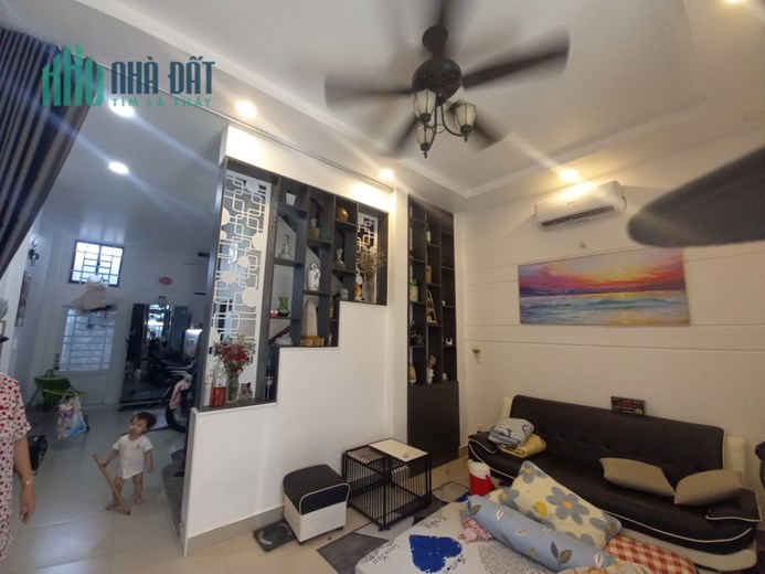 Bán gấp nhà 2 tầng mới cứng-55m2-Rộng 5m-Hẻm ô tô-Đường Đỗ Xuân Hợp.