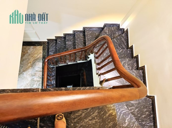 Nhà phân lô Quan Nhân DT 55m2, 5 tầng, MT 4m, lô góc, ô tô, KD- VP- Ở tốt giá 9.2 tỷ