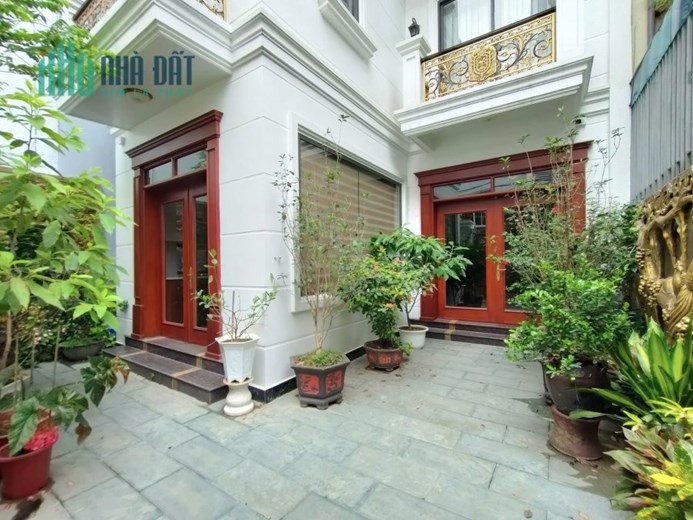 BIỆT THỰ SÂN VƯỜN PHỐ BỒ ĐỀ LONG BIÊN 110M2 4 TẦNG THANG MÁY 22.9 TỶ