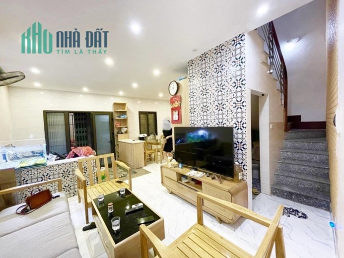 Bán nhà riêng Hoàng Cầu Ô Chợ Dừa 33m 4 tầng ngõ thông gần phố vài bước chân ra ô tô nhỉnh 4 tỷ lh