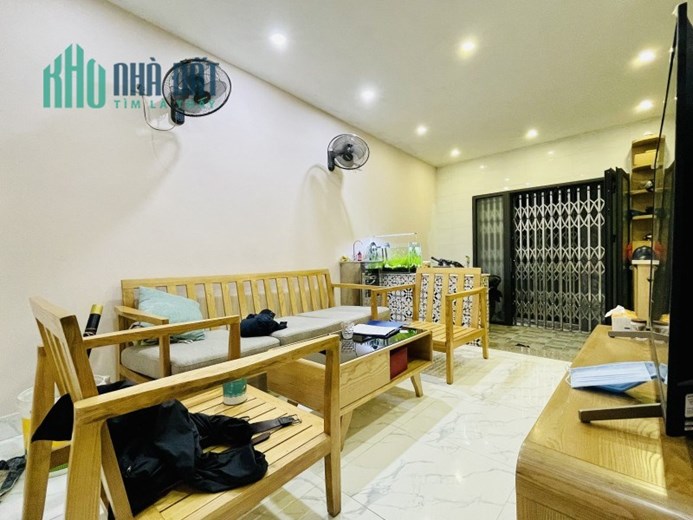 Bán nhà Hoàng Cầu Đống Đa 33m 4 tầng ngõ thông gần phố vài bước chân ra ô tô nhỉnh 4 tỷ lh