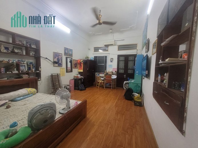 Bán nhà Thịnh Quang Đống Đa 30m 6 tầng 3 ngủ ngõ nông gần phố ở ngay nhỉnh 3 tỷ lh 0975124520