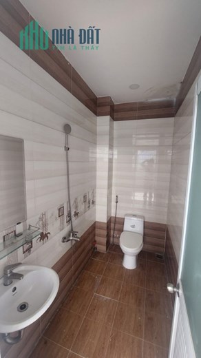 GẤP BÁN NHÀ MẶT TIỀN KINH DOANH SÁT AN DƯƠNG VƯƠNG, 80M2 (5X16) 6 TẦNG GIÁ 8,5 TỶ.