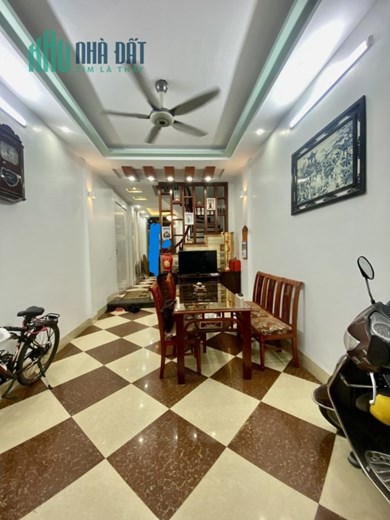 Bán nhà cạnh Lê Thanh Nghị, khu vực nhộn nhịp, trung tâm, DT46m2, giá 3.7 tỷ.