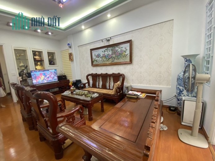 Bán nhà cạnh Lê Thanh Nghị, khu vực nhộn nhịp, trung tâm, DT46m2, giá 3.7 tỷ.