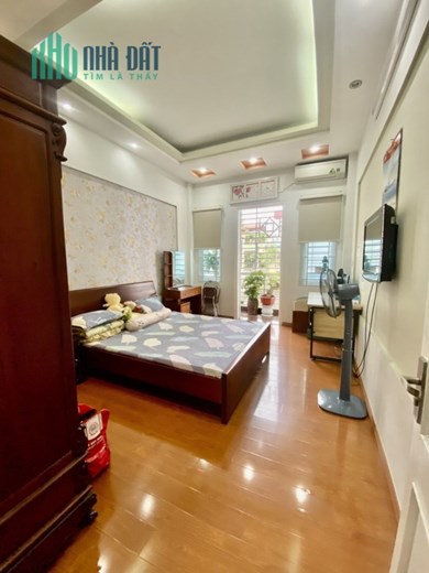 Bán nhà cạnh Lê Thanh Nghị, khu vực nhộn nhịp, trung tâm, DT46m2, giá 3.7 tỷ.